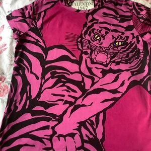 Valentino cotton short sleeve T shirt,  size medium, fuchsia